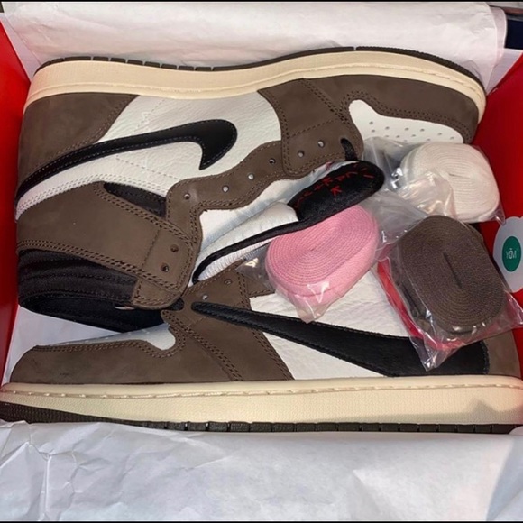 **TRAVIS SCOTT 1s High Top** - Picture 1 of 2